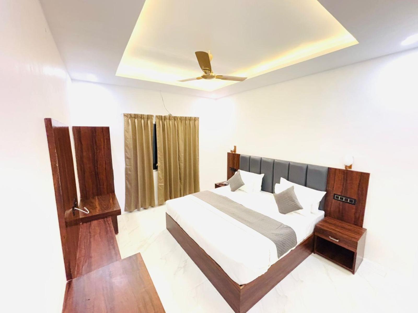 Hotel Omkar Palace Ayodhya Экстерьер фото