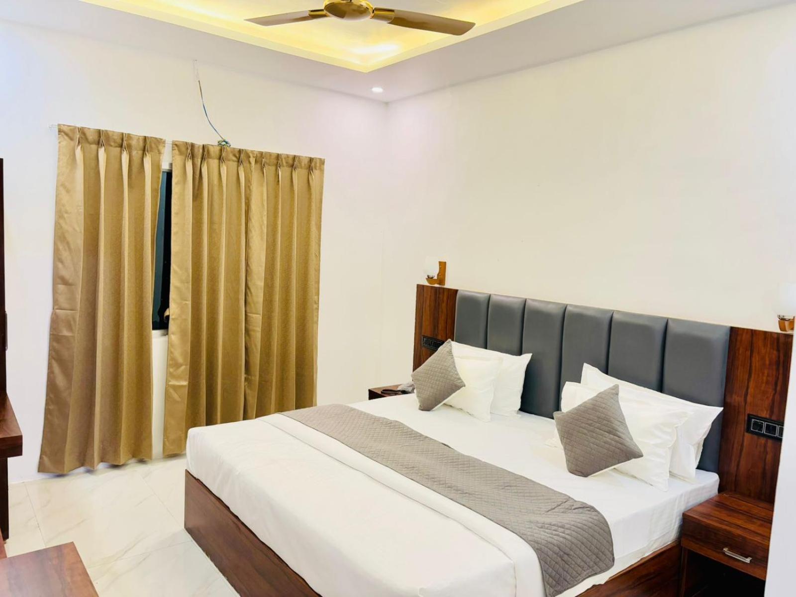 Hotel Omkar Palace Ayodhya Экстерьер фото
